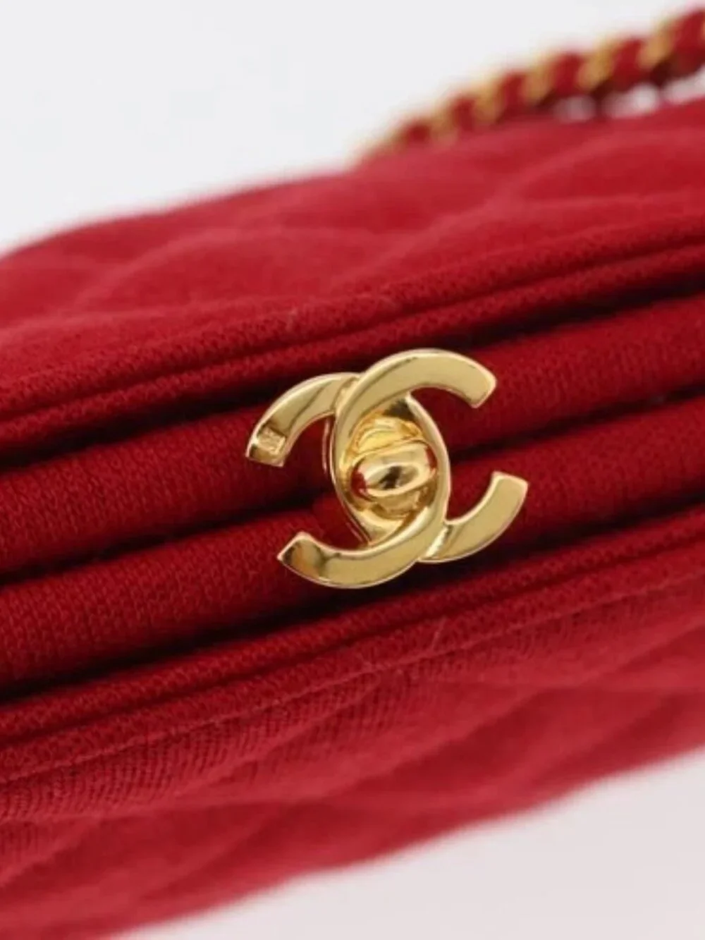 CHANEL brand	chanel color	red